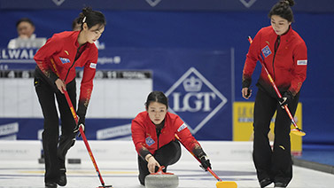 太阳负步行者4连败 利拉德低迷雄鹿不敌开拓者.